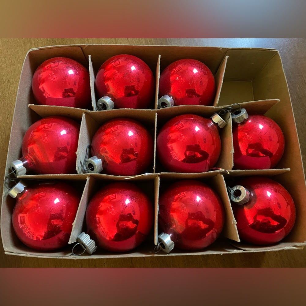 Coby box of 11 glass red Christmas ornaments